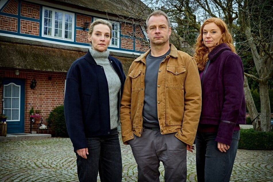 In der Krimireihe "Nord bei Nordwest" spielt Marleen Lohse (r.) die Tierärztin Jule Christiansen.