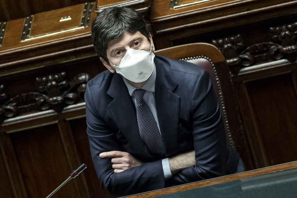 Roberto Speranza (42), Gesundheitsminister von Italien, und mehrere Experten wiesen darauf hin, dass die britische Virus-Variante in dem Mittelmeerland mit deutlich über 50 Prozent der Fälle vorherrschend sei. Es handelt sich um eine ansteckendere Variante mit häufiger schweren Verläufen.