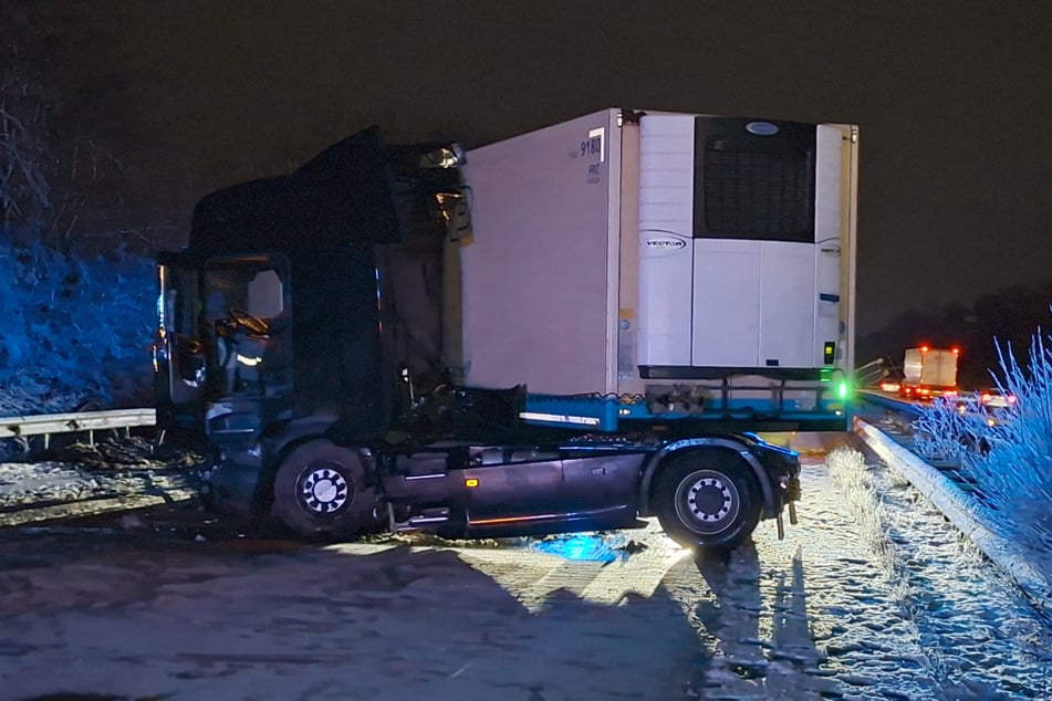 Der verunfallte Laster blockierte alle Fahrbahnen.