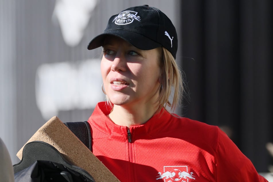 Performance Managerin Julia C. Woellner hat am Dienstag eine Yoga-Session geleitet.