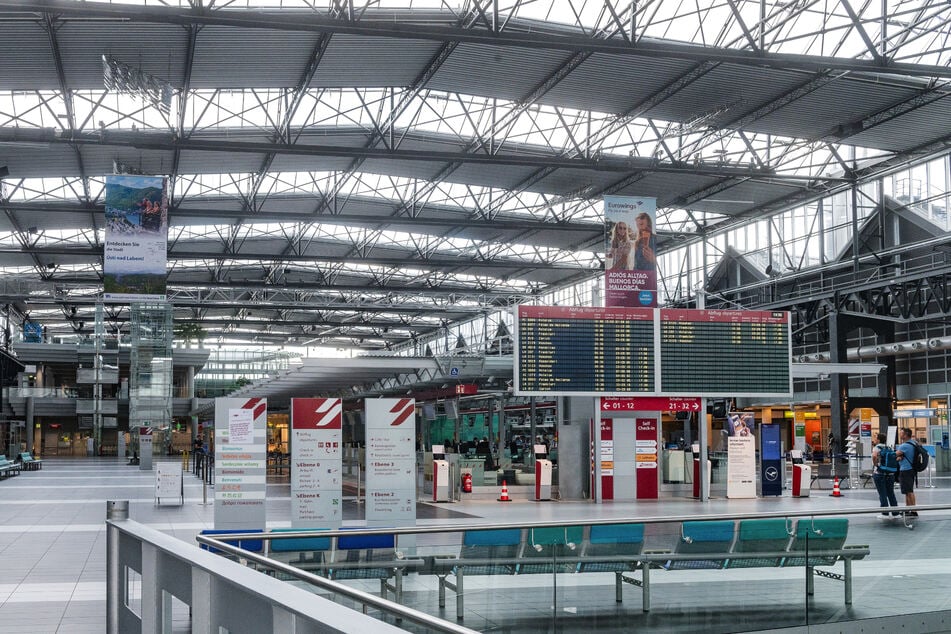 Am Dresdner Flughafen wurde ein Mann bedroht. Eine weitere Person wurde beraubt. (Symbolbild)