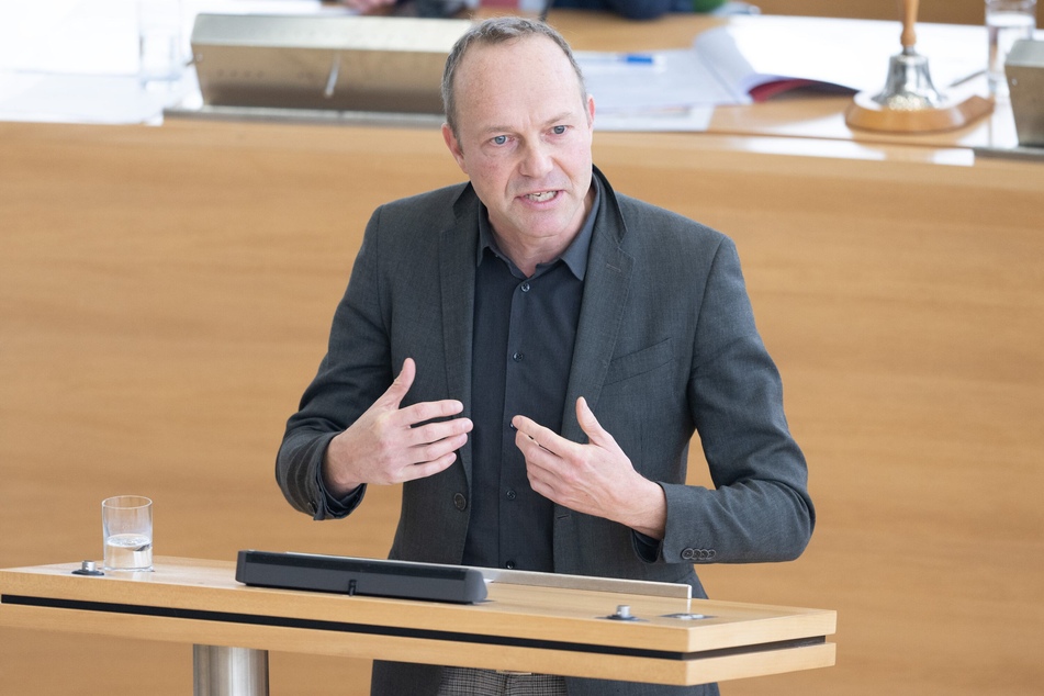 Sachsens Umweltminister Wolfram Günther (49, Grüne) bezeichnet das Jahr 2022 als "extrem herausfordernd", blickt jedoch optimistisch in die Zukunft.