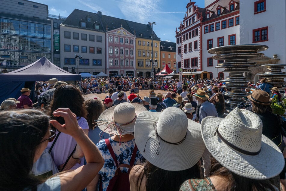 Das Hutfestival zog 62.000 Besucher in die Chemnitzer City.