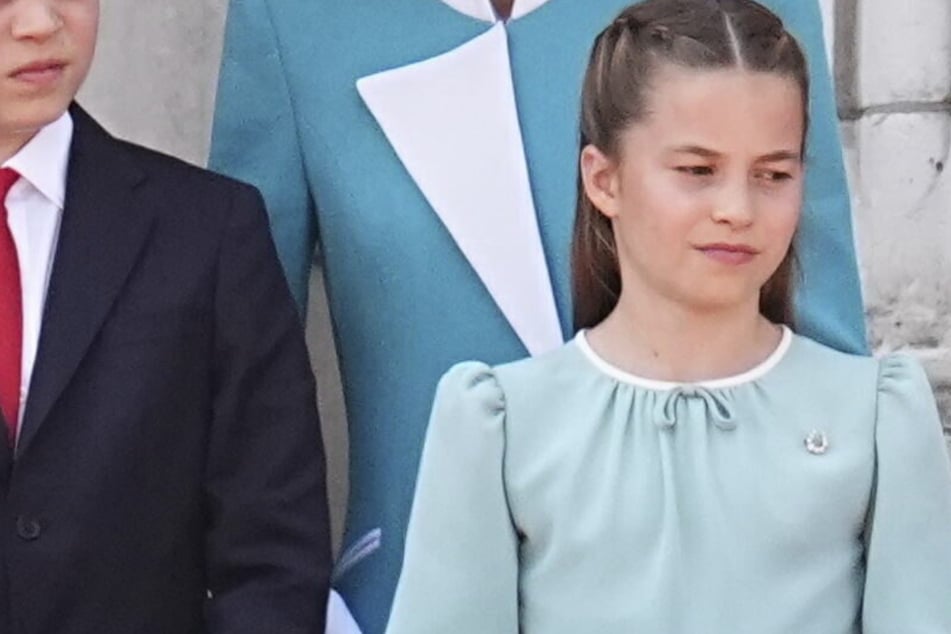 La princesse Charlotte en partner look avec maman Kate - mais avec un détail mignon elle rend hommage à la reine Elizabeth