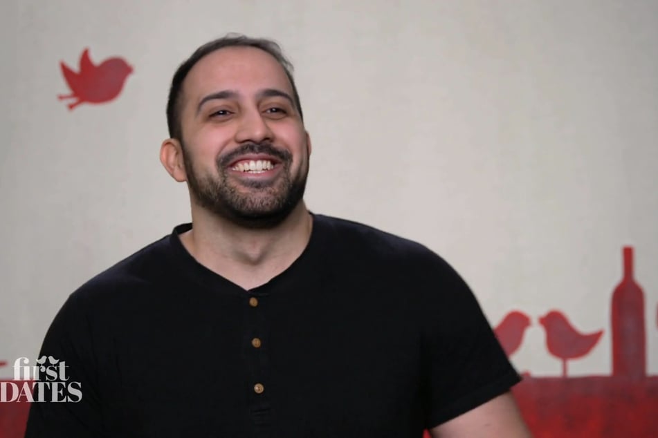 Elham (31) sucht eine Partnerin, die gerne und viel lacht.