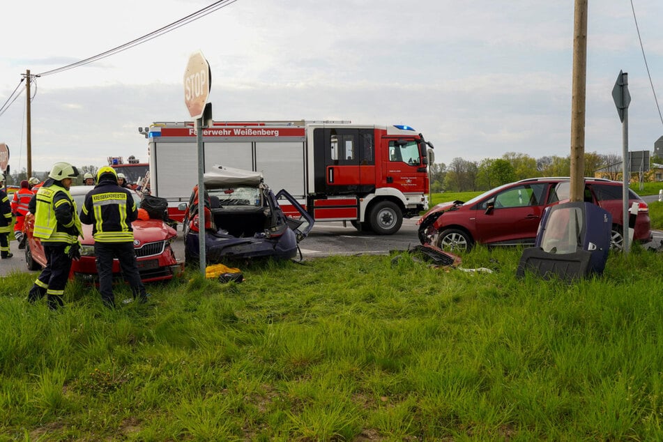 Auf der Kreuzung bei Weißenberg kam es zu einem schweren Unfall mit zwei Schwerverletzten.