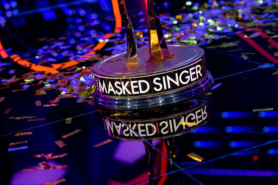 "The Masked Singer": Hinter aufwendigen Kostümen verstecken sich Promis, während sie auf der Bühne mit ihren Stimmen begeistern.