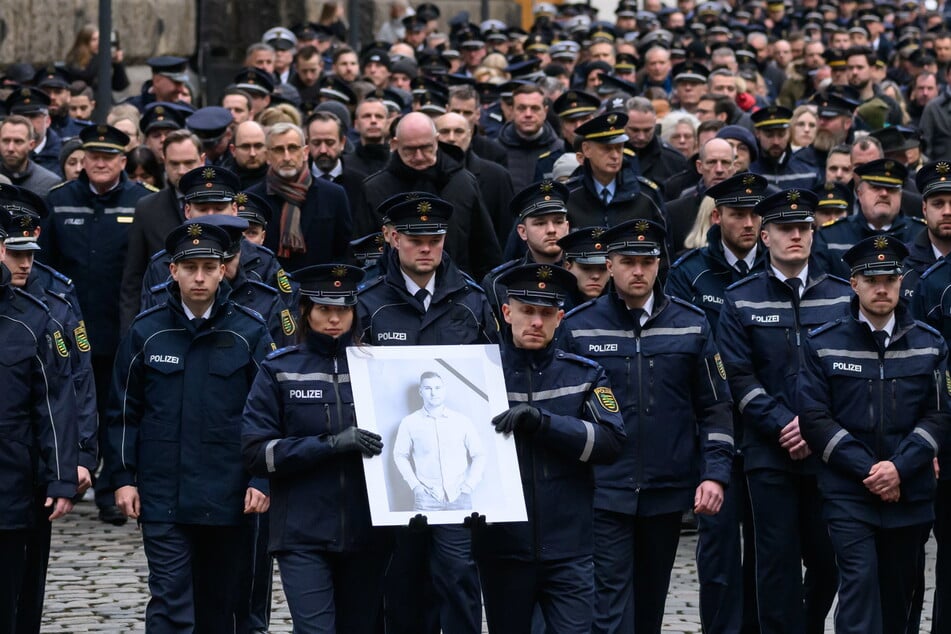 Einige Tage nach der tödlichen Verfolgungsjagd fand nicht nur in Dresden ein Trauermarsch für den Verstorbenen statt.