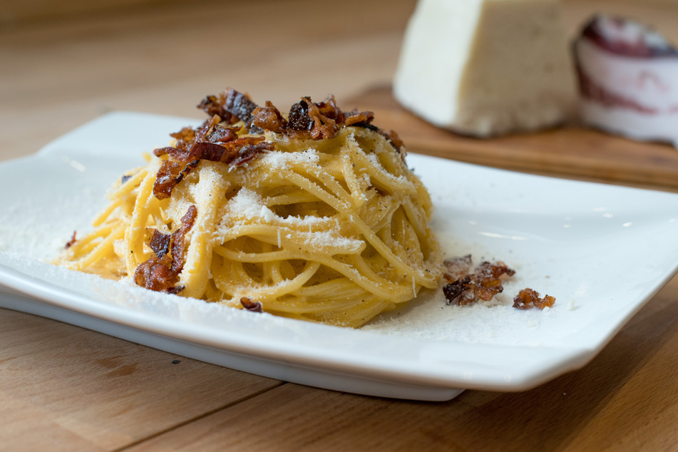 Bucatini alla gricia is unbelievably delicious and will get you addicted pretty quickly!