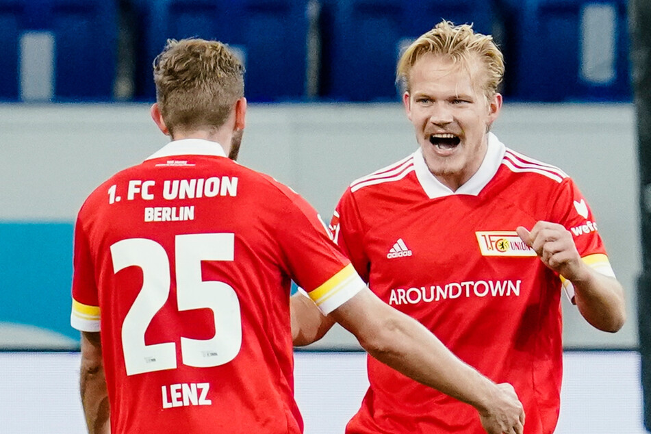Joel Pohjanpalo (26, r.) jubelt mit Unions Christopher Lenz über seinen Treffer gegen die TSG 1899 Hoffenheim.