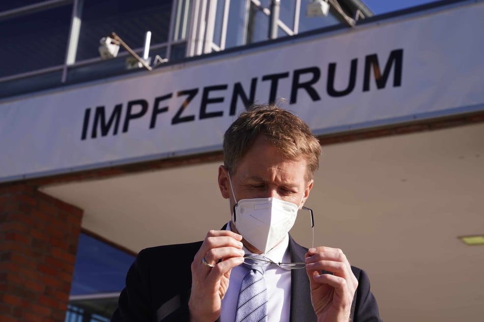 Daniel Günther (CDU), Ministerpräsident von Schleswig-Holsteins, sieht es als Bürgerpflicht an, dass sich die Menschen impfen lassen.
