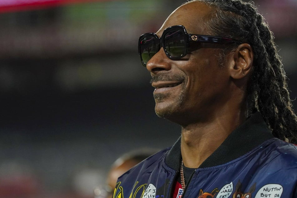 Snoop Dogg comes full circle and buys out label that made his career!