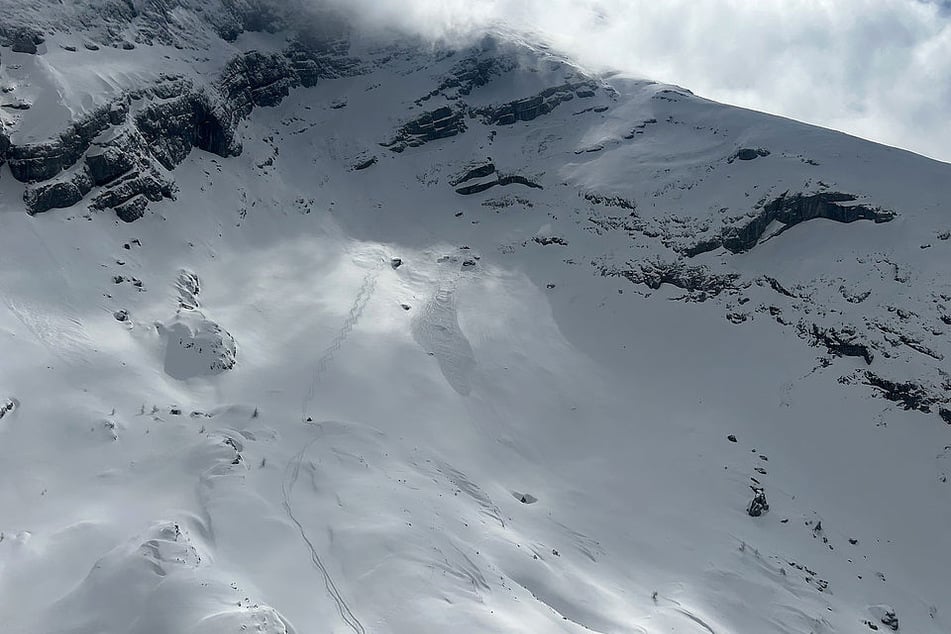 Spuren im Schnee: Oberhalb der Watzmanngrube wurde ein Schneebrett gelöst.