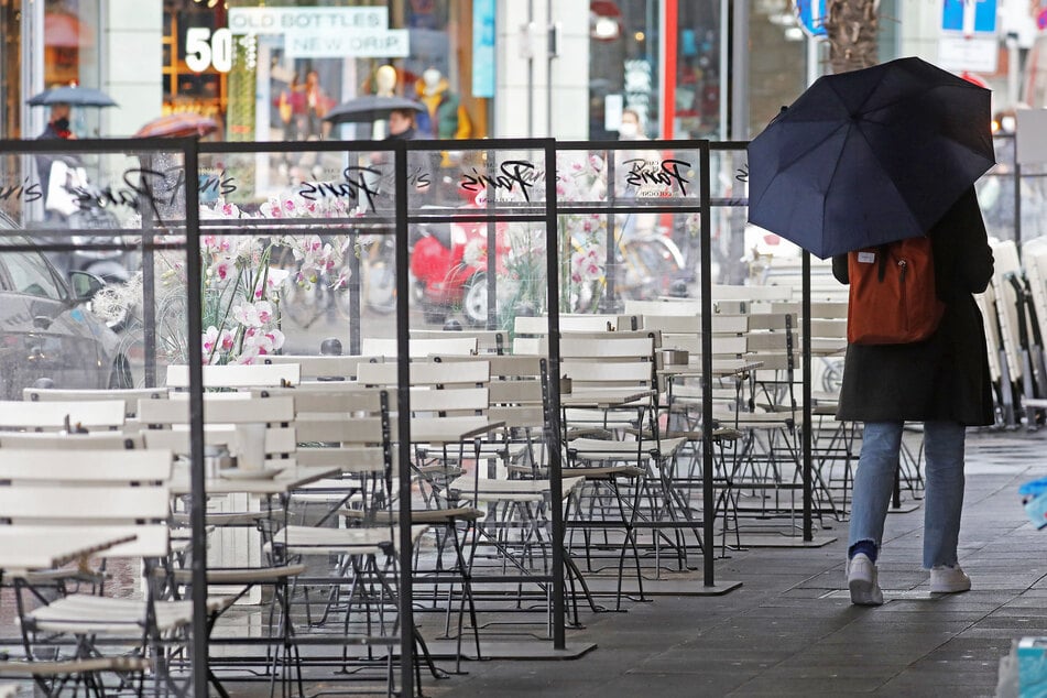 Regenschirm nicht vergessen: Zur Wochenmitte erwartet die Menschen in Nordrhein-Westfalen viel Wind und viel Regen.