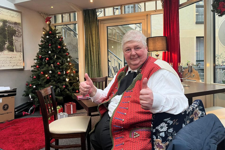 Schlagersänger Wolfgang Schwalm (71) zeigte sich begeistert von der Einrichtung. Beim Tag der offenen Tür sorgte er mit Live-Musik für passende Untermalung.