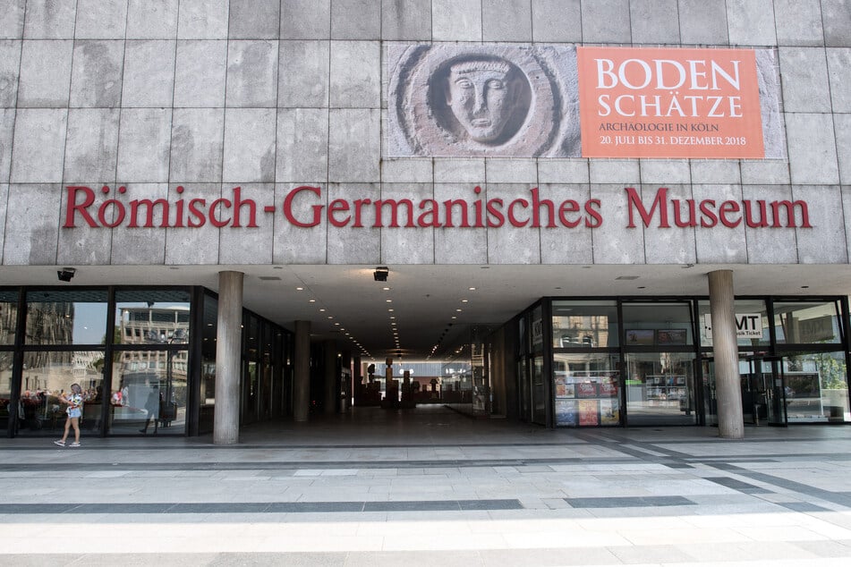Seit 2019 wird das Gebäude des Römisch-Germanischen Museums aus den 70er Jahren direkt neben dem Kölner Dom generalsaniert.