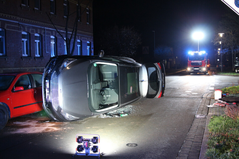 ... bevor die Unfallfahrerin (51) mit einem weiteren Auto kollidierte und auf die Seite kippte.