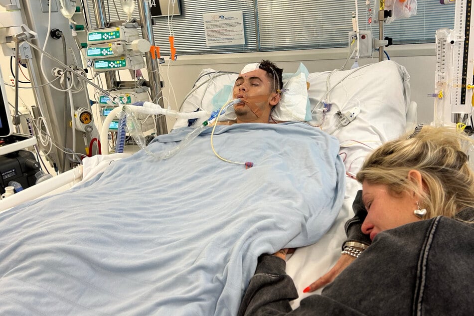 Im Krankenhaus musste Sonny in ein künstliches Koma versetzt werden.
