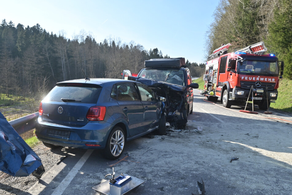 Tragischer Unfall in Niederbayern: 20-Jähriger stirbt bei Frontalzusammenstoß
