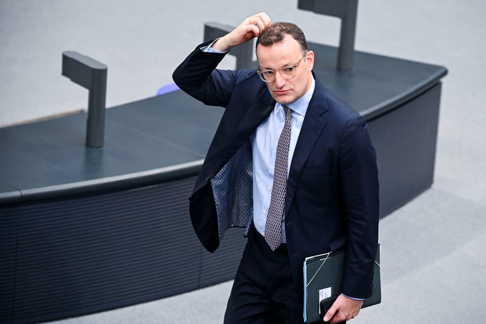 Viele Bürger halten Jens Spahns (45, CDU) Entscheidung bei der Beschaffung von Masken für falsch.