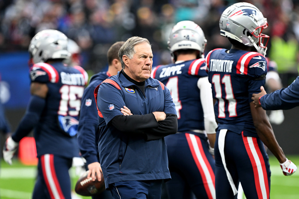 Bill Belichick (71, M.), Trainer der New England Patriots, muss ernsthaft um seinen Job bangen.