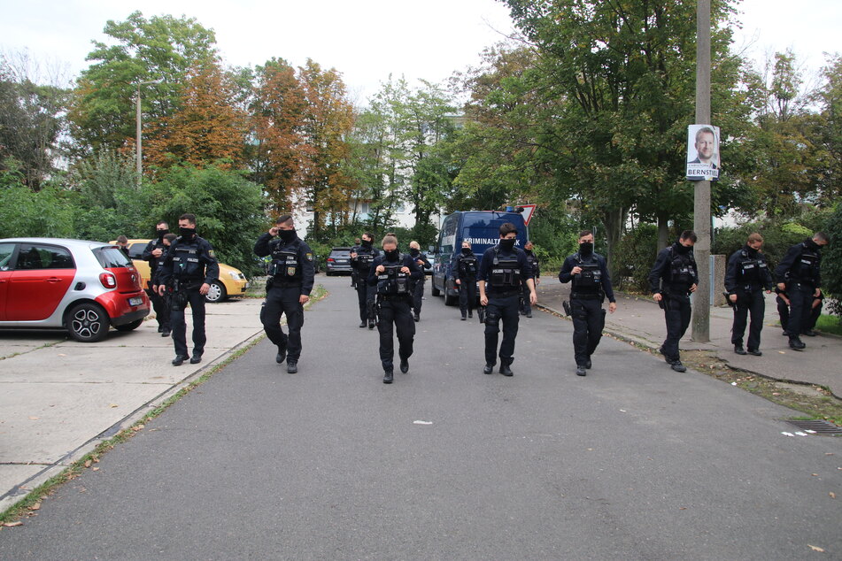 Mann fand Leiche seiner Frau (52) in gemeinsamer Wohnung: Zwei Haftbefehle wegen Mordverdachts!