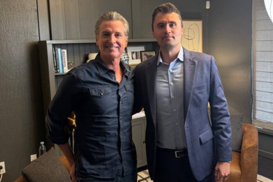 Gavin Newsom spoke with right-wing personality Charlie Kirk (r.) in his first podcast episode.