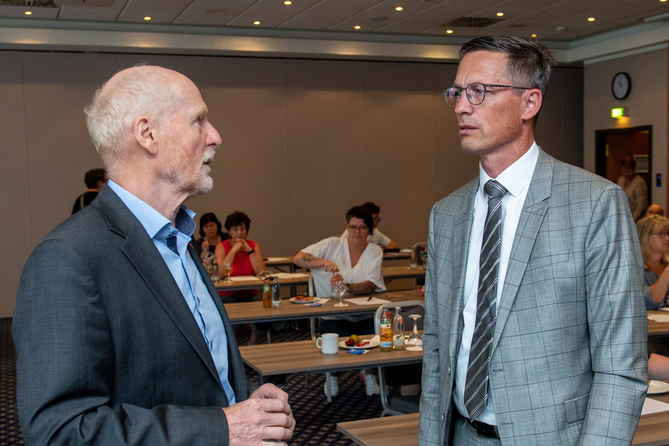 Jörg Lauenroth-Mago (l), Verdi-Verhandlungsführer, und Thomas Jäkel, Verhandlungsführer der Arbeitgeber, kamen zu keiner Einigung.