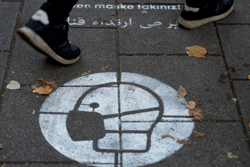 Immer schön die Maske tragen. DIE LINKE steht hinter diesem Gebot.