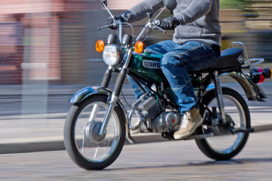Eine gewöhnliche Simson S51 erreicht eine Höchstgeschwindigkeit von rund 60 Kilometern pro Stunde. (Symbolbild)