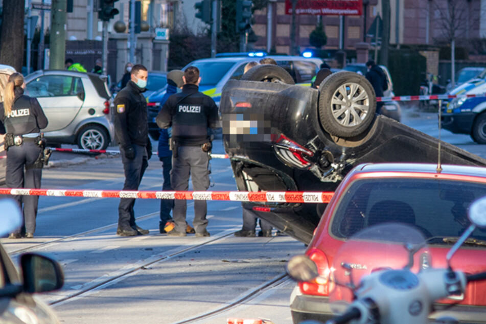 Bei dem Unfall am Samstag sind im Frankfurter Stadtteil Sachsenhausen zwei Personen ums Leben gekommen.