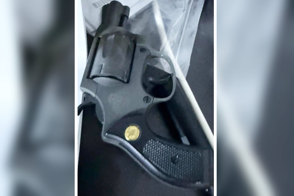 Die Beamten fanden unter anderem diese Schusswaffe.
