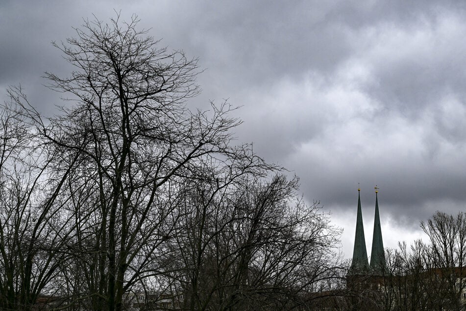 Ein grauer Himmel ist in diesen Tagen ein gewohntes Bild.