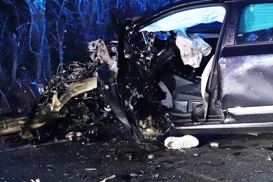 Bei dem Crash nahe Riedstadt entstand auch beträchtlicher Sachschaden, den die Polizei auf etwa 30.000 Euro schätzt.