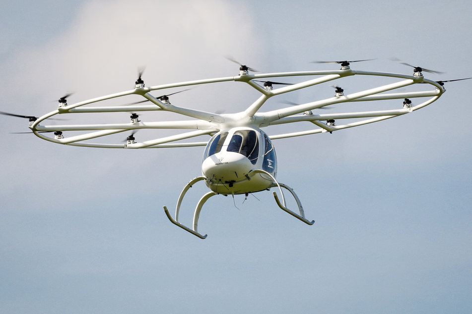 An den NRW-Flughäfen Köln/Bonn und Düsseldorf könnten in Zukunft Flugtaxis durch die Lüfte schwirren.
