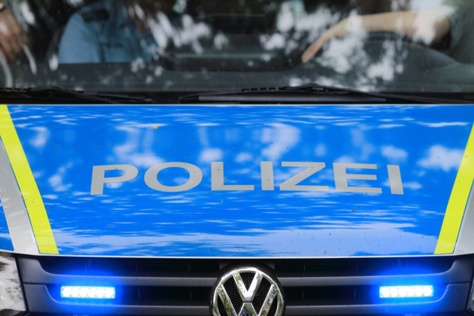Die Polizei nimmt Hinweise zur Tat entgegen (Symbolbild).