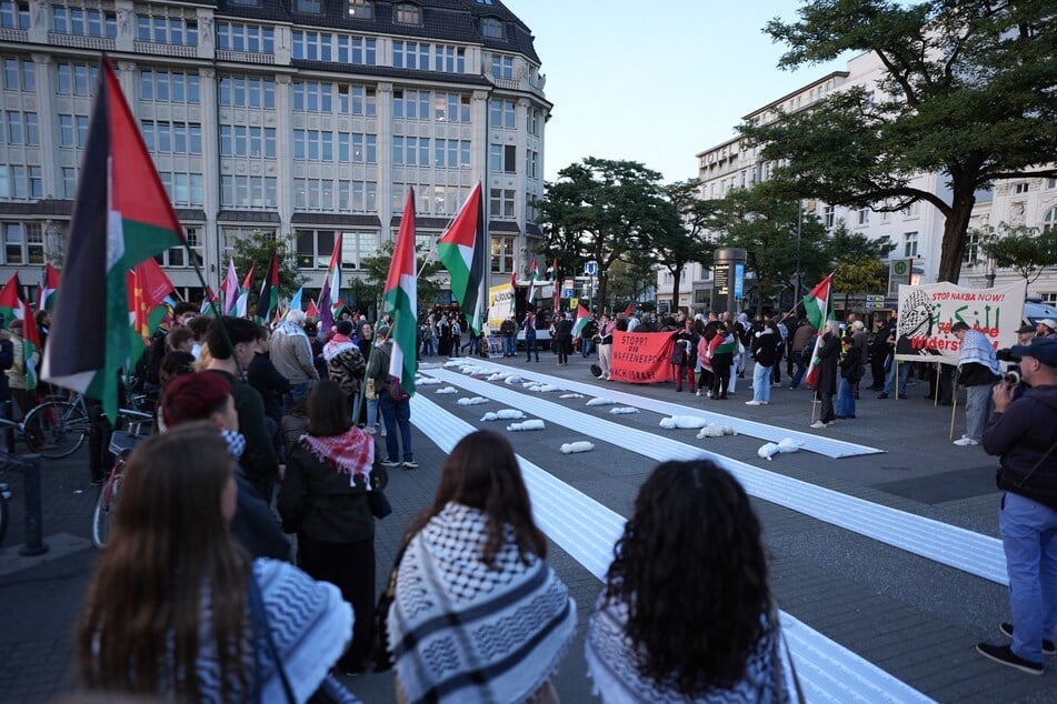 Zur Demonstration hatte unter anderem die Gruppierung "Thawra Hamburg" aufgerufen.