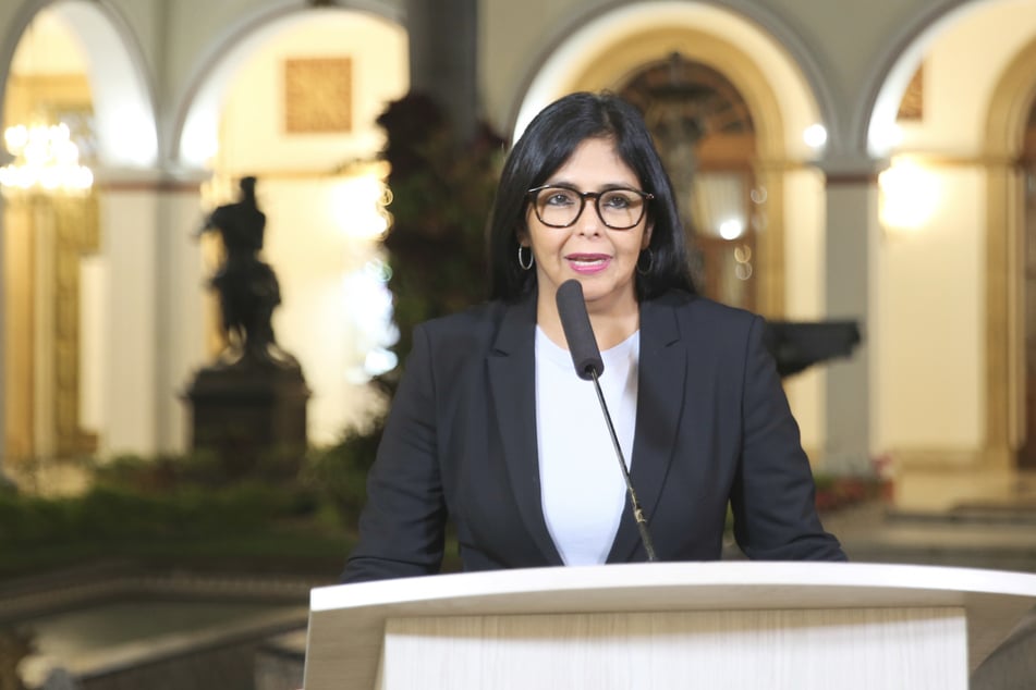 Venezuelas geschäftsführende Präsidentin Delcy Rodríguez (57) korrigierte die Opferzahl in Venezuela nach oben.