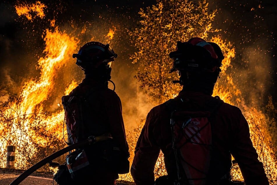 Thousands flee as deadly wildfires rage across much of Europe
