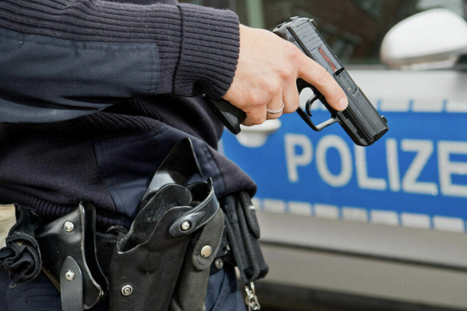 Dramatische Szenen in Leipzig: Mann (31) zielt mit Pistole auf Polizei, Beamte ziehen ihre Waffen