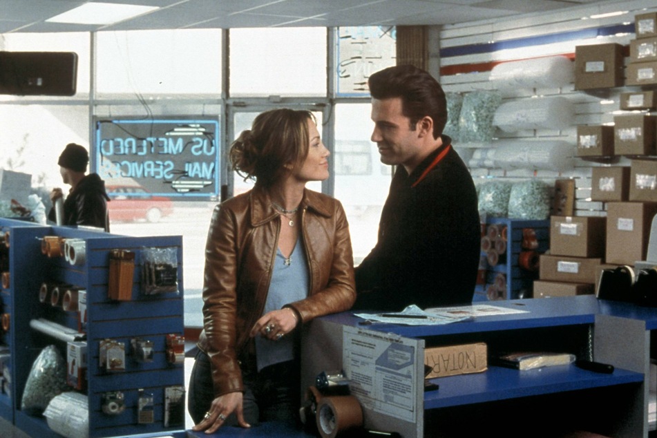 Jennifer Lopez (l) and Ben Affleck in the film Gigli.