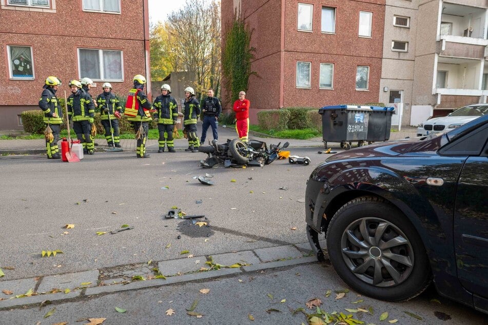 Im Leipziger Osten ist es am Freitag zu einem Unfall zwischen einem Roller und einem Auto gekommen.