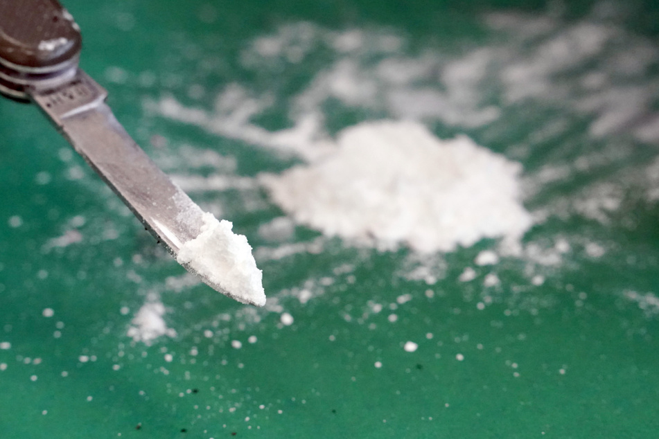 Mit dem Verkauf von Kokain sollen mehrere Männer Hunderttausende Euros verdient haben. (Symbolbild)