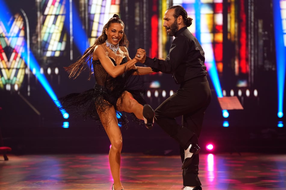 No-Angels-Sängerin Nadja Benaissa (44) musste trotz starker Leistung ihre Koffer bei "Let's Dance" packen.