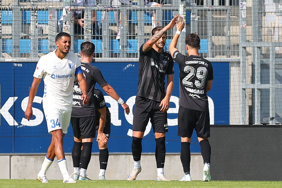 Dejan Bozic (2.v.r.) machte den Ausgleich für den CFC.