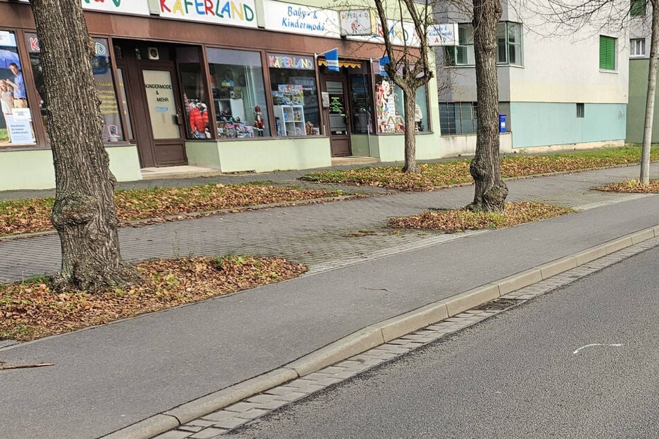 Heftiger Unfall im Leipziger Norden: 83-Jähriger von Auto erfasst und schwerst verletzt