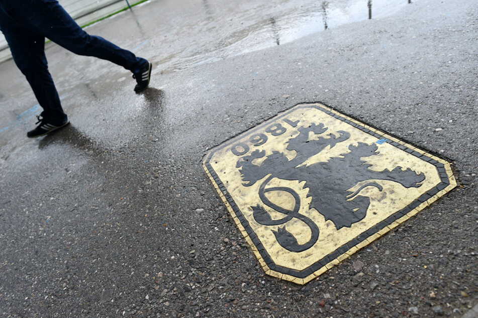 Der TSV 1860 München setzt seinen Trainingsbetrieb vorerst aus. (Archivbild)