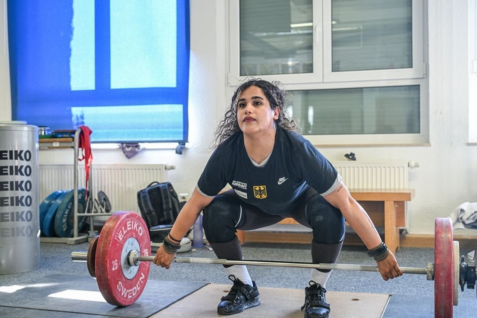 Bei der Europameisterschaft vertritt die aus dem Iran geflüchtete Sportlerin erstmals die schwarz-rot-goldenen Farben.