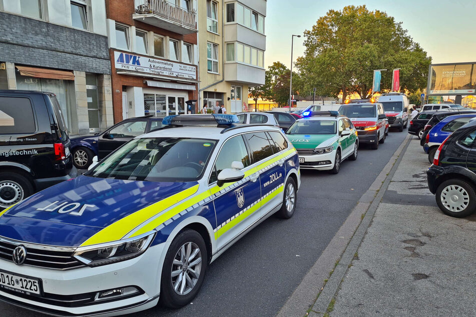 Mitarbeiter des Zolls, der Bauaufsicht, Polizeibeamte und das Kölner Ordnungsamt waren im Einsatz und kontrollierten zahlreiche Shisha-Bars in der Stadt.