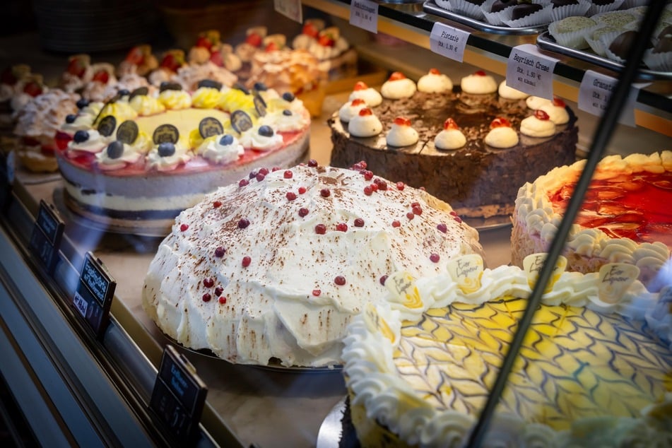 Das süße Buffet bietet hauseigene Spezialitäten wie die Erzgebirgstorte.